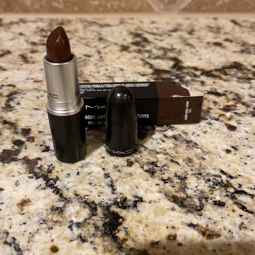 MAC lipstick in Move Your Body
